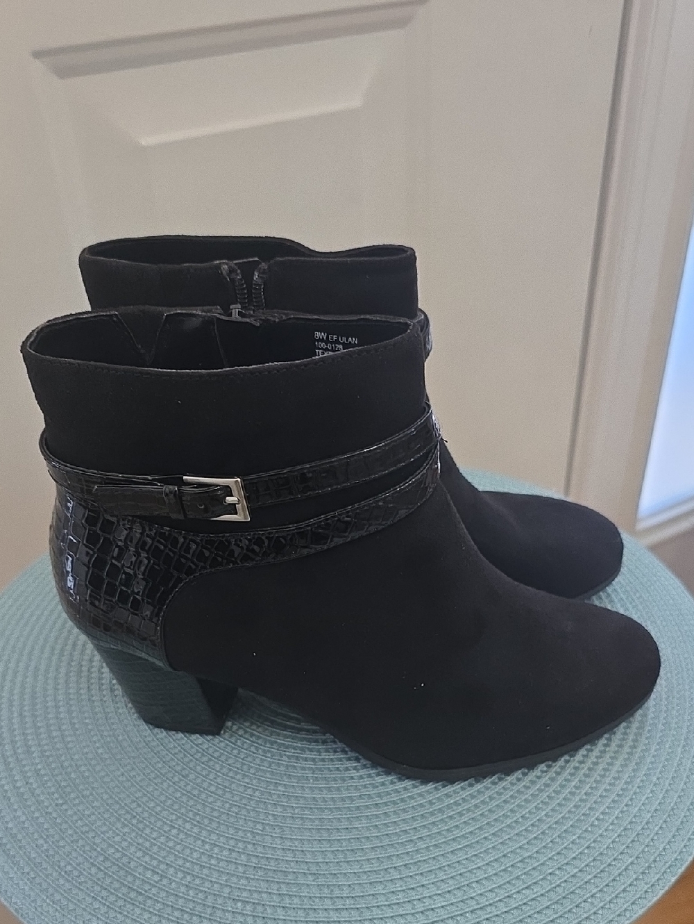 EAST 5TH BRAND WOMEN'S WIDE DRESSY OR CASUAL BLACK SHORT ANKLE BOOTS SIZE 8 WIDE